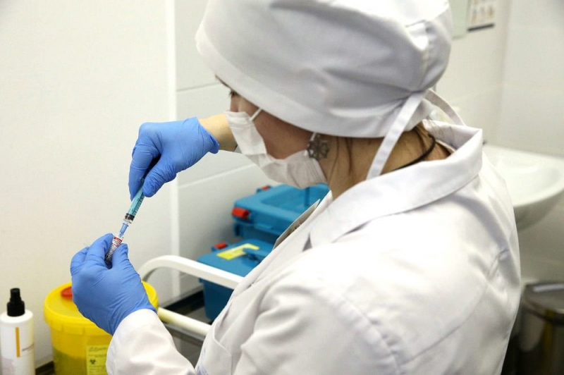 Более 60% россиян старшего возраста вакцинировались от коронавируса