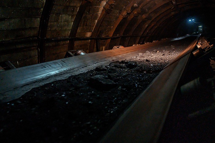 Все горняки выведены на поверхность из горящей шахты в Кузбассе