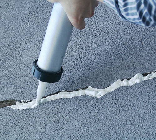 Чем заделывать трещины в стене?