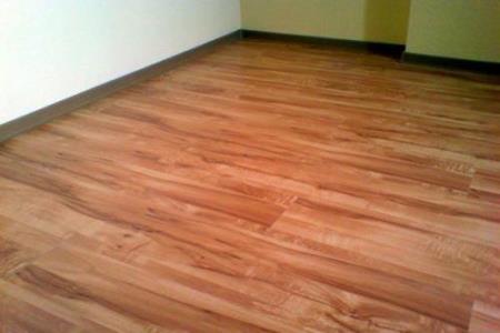 Укладка ламината на бетонный пол