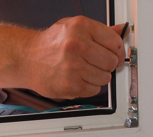 Рекомендации по регулировке прижима створки окна