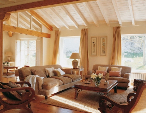 Преимущества и недостатки деревянных потолков