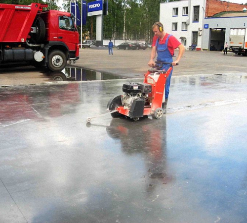 Бетонный пол в доме по грунту: преимущества и недостатки обустройства