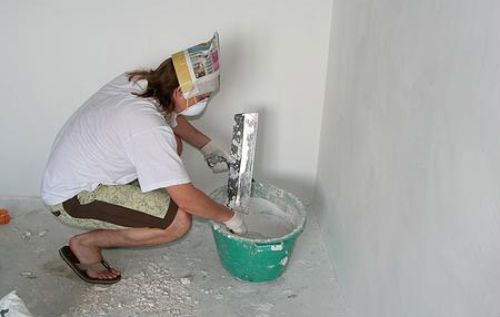 Грунтование поверхности под шпаклевку