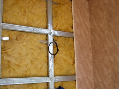 Установка стеновых деревянных панелей на монтажный профиль