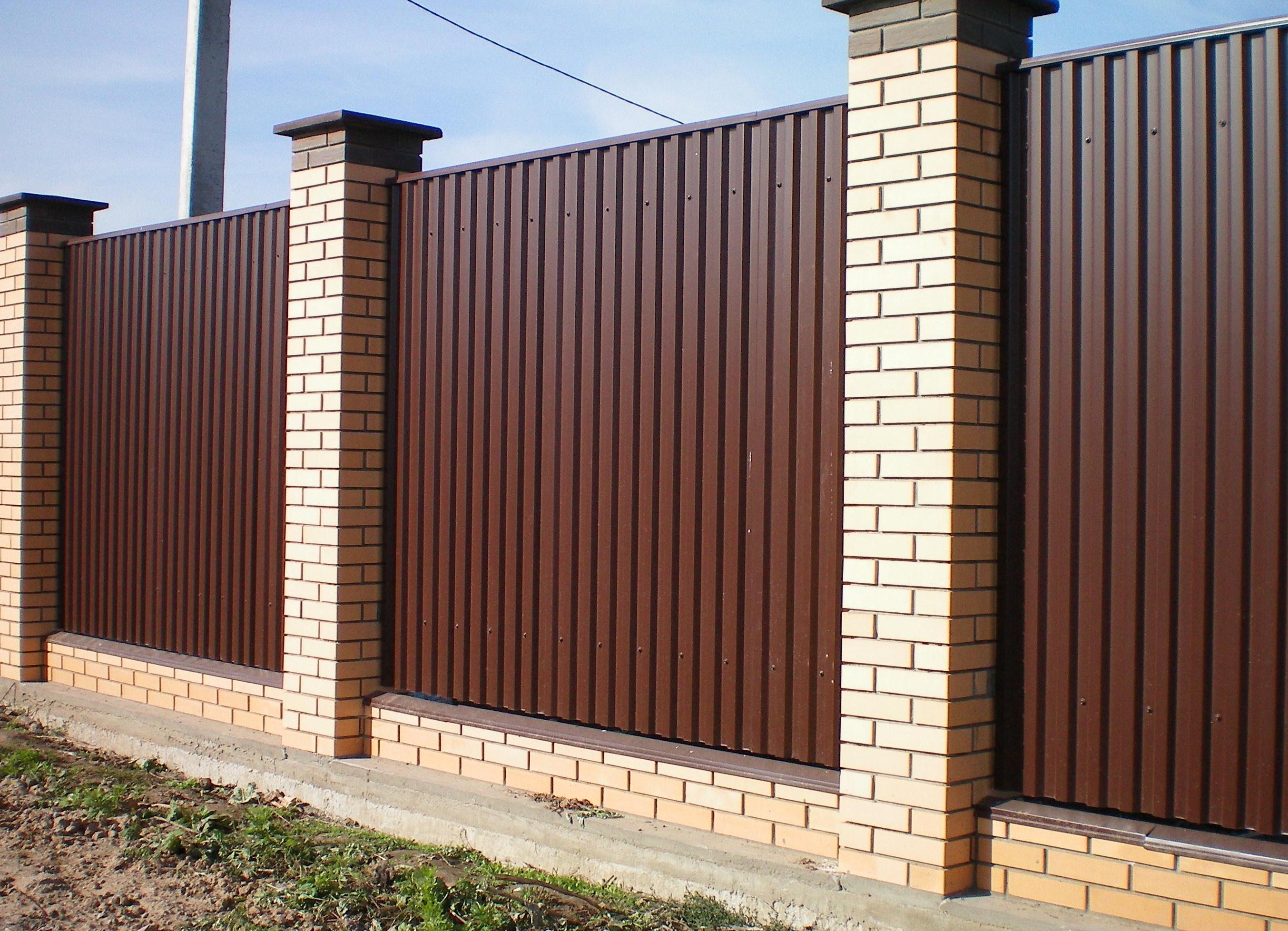 Строительство забора из профнастила своими руками