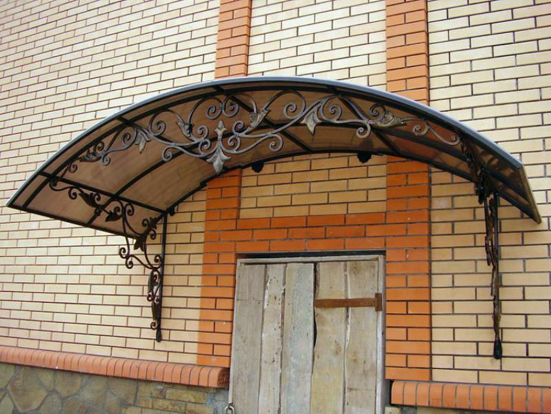 Какие навесы или козырьки выбрать?