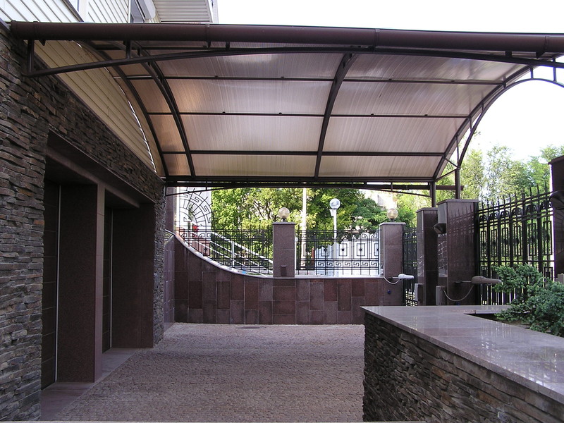 Виды панелей из поликарбоната для кровли