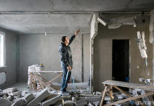 «Комнаты-пеналы», низкие потолки. Что не так с планировками наших квартир и как это исправить