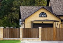 По каким параметрам выбирать забор?