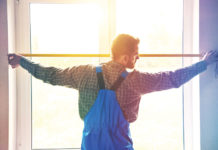 Кому доверить ремонт окон?