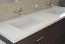 Искусственный камень в интерьере ванной комнаты