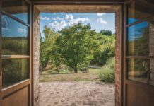 Покупаем недвижимость за городом