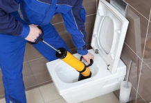 Как осуществляется прочистка канализация в квартире?