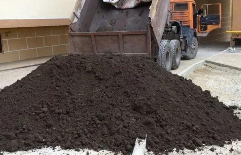 Удобная услуга – доставка грунта - оМонтаже.ру