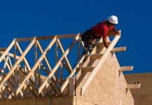 Кому доверить строительство крыши?