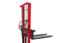 Ручной штабелер и преимущества его эксплуатации в складском помещении