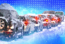 Засыпанный снегом Петербург вновь встал в пробках