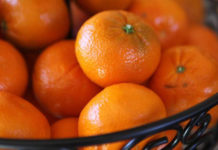 Диетолог Ковальков предупредил об опасности употребления мандаринов натощак