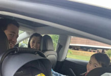 Женщина родила в Tesla, пока машина ехала на автопилоте