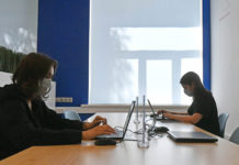 Как россияне используют соцсети в рабочее время