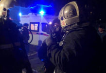 Заброшенный дом полыхает в центре Петербурга на улице Профессора Ивашенцова