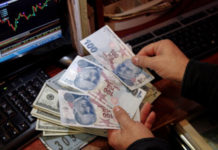 Причиной богатства США назвали долги американцев