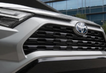 Toyota решила вообще убрать кнопку дистанционного запуска авто с брелоков новых машин после скандала с платной подпиской