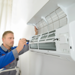 Кондиционер стал «мокнуть»: что делать