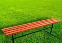 Выбираем садовую скамейку: на что стоит обратить внимание?