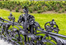 Кованные ограды: в чем их достоинства