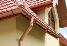 Пластиковые водостоки: достоинства материала