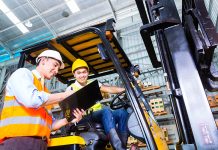 Ричтраки: незаменимая складская техника