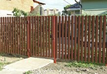 Монтаж заборов на дачном участке