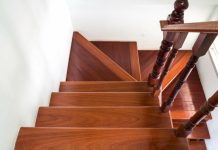 Заказать лестницу на второй этаж: материалы и рекомендации