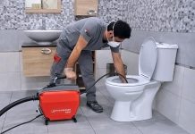 Профессиональное устранение засоров канализации: работа специалистов