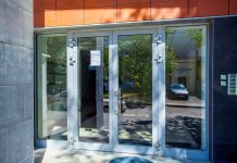 Входная группа из ПВХ: удачное решение для дома и офиса