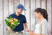 Услуга по доставке цветов и подарков, удобно и быстро
