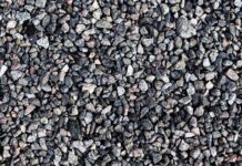 Использование гравия в ландшафтном дизайне: преимущества, разновидности и способы применения