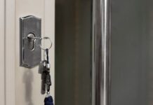 Установка замков на двери профессионалом: гарантия безопасности и комфорта