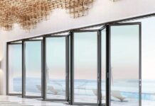 Особенности и преимущества складных панорамных дверей