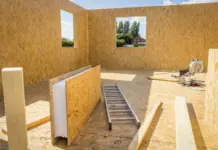 Строительство домов из СИП панелей: преимущества и особенности