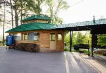 Остекление беседок: как выбрать лучшее решение и не переплатить