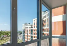 Остекление балкона в Москве: функциональность и комфорт