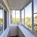 Остекление балконов и лоджий: виды, материалы и выбор