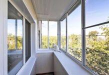 Остекление балконов и лоджий: виды, материалы и выбор